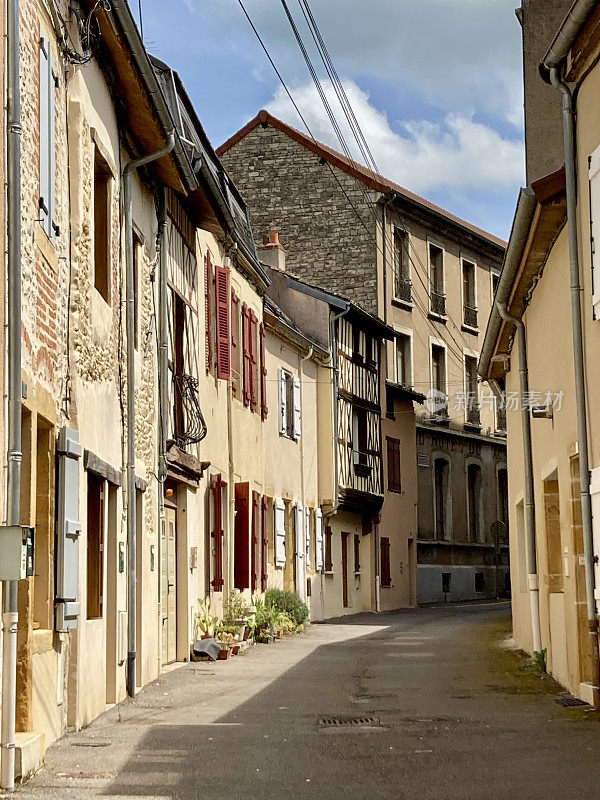 法国-勃艮第- Paray Le Monial -老城区的小街道